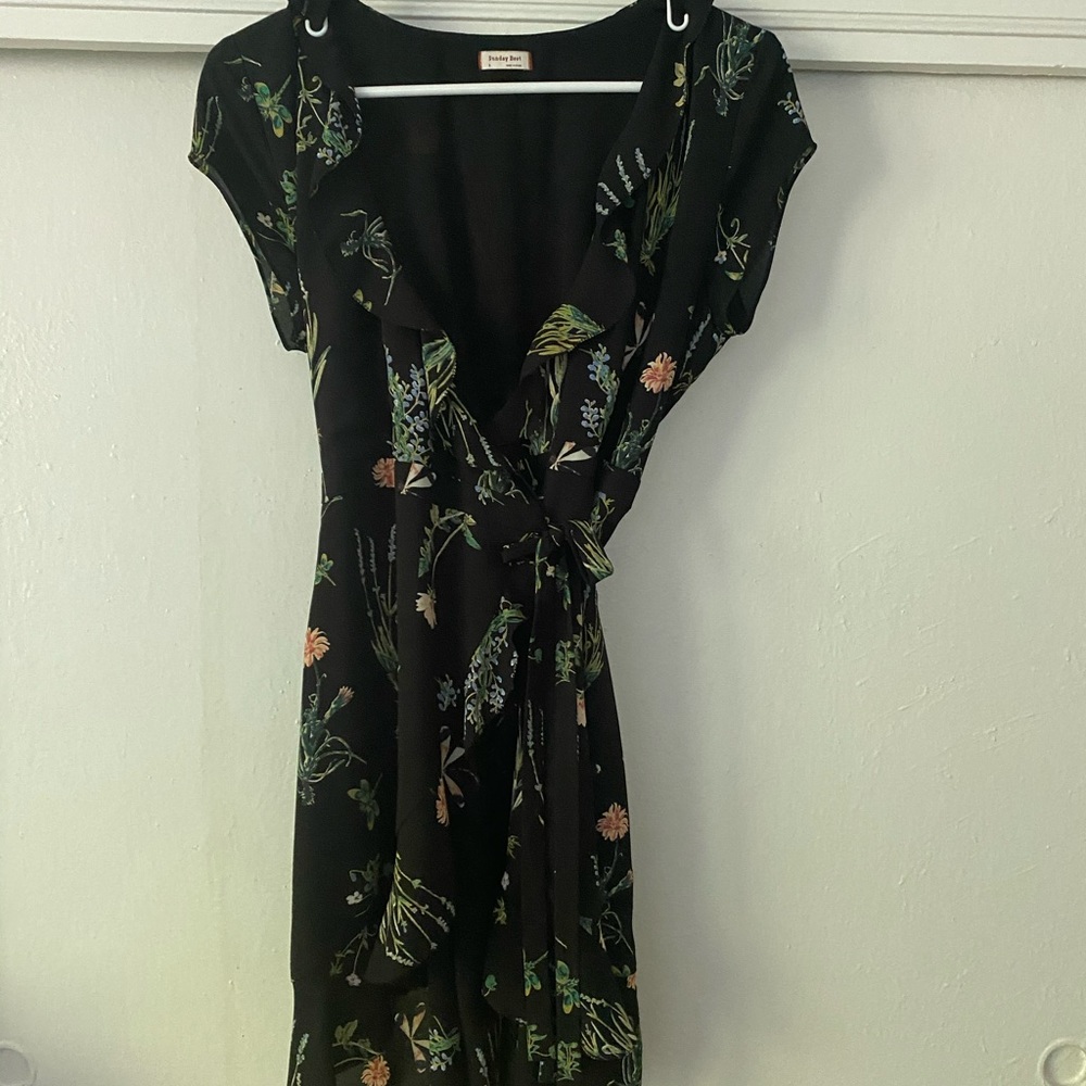 Aritzia Sunday Best wrap dress size 2